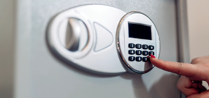 Jewelry Safe Cracking in Garden Acres, California